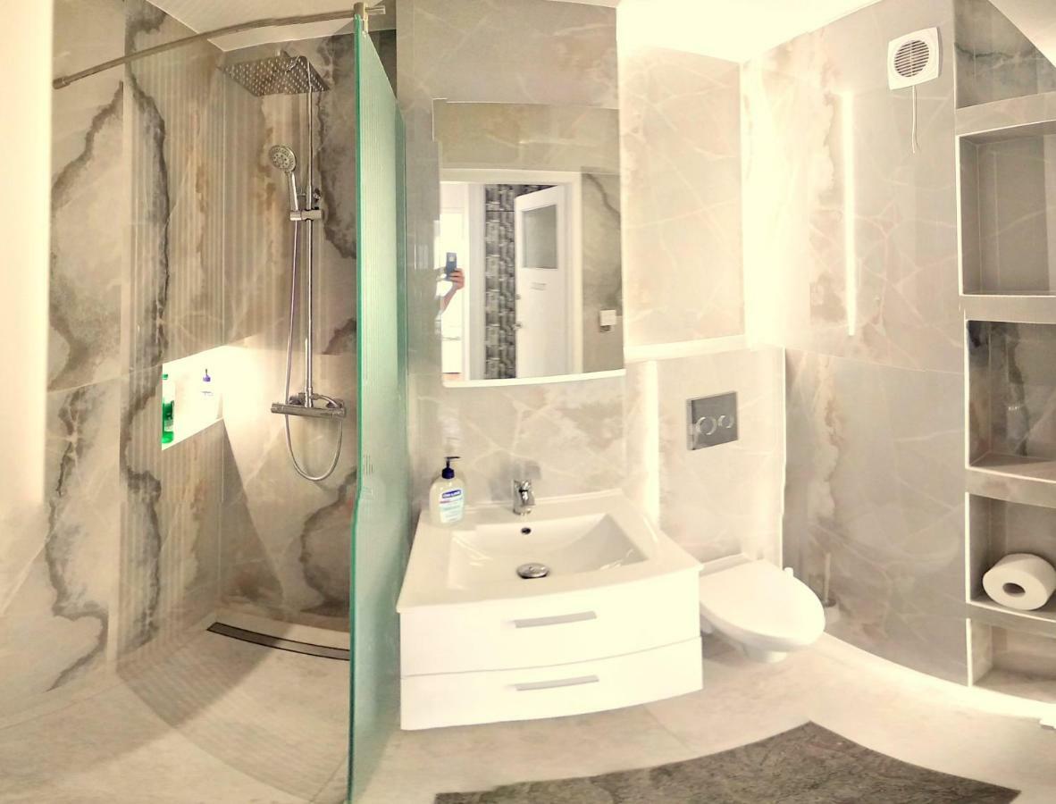 Studio Zelazna Rooms Near Old Town Warsawa Bagian luar foto
